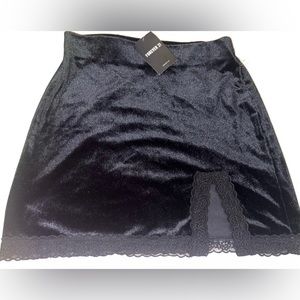 New black velvet skirt. New with tag never worn before.